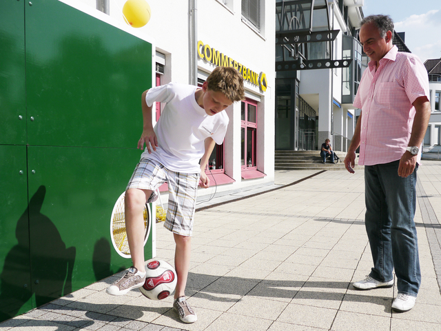 Hansi Müller (42-facher deutsche Nationalspieler) Fußballtricks & Autogrammstunde