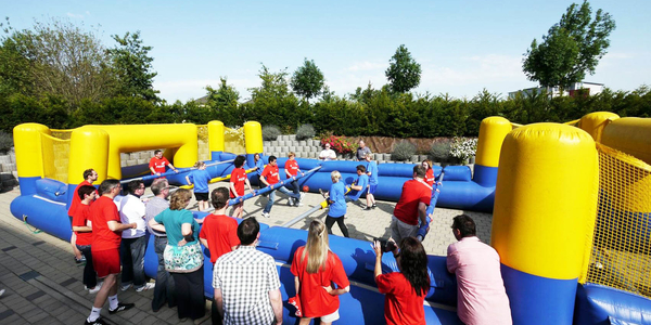 Human Maxikicker Table Soccer XXL für 10-14 Personen mieten