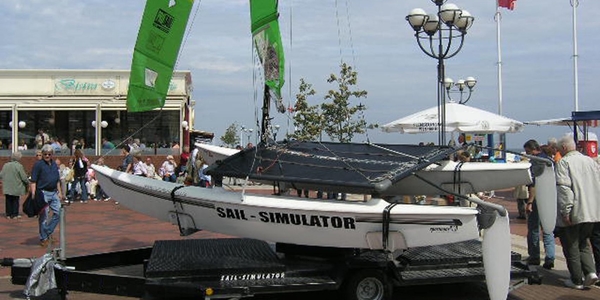 Katamaran Pro Segelsimulator mieten