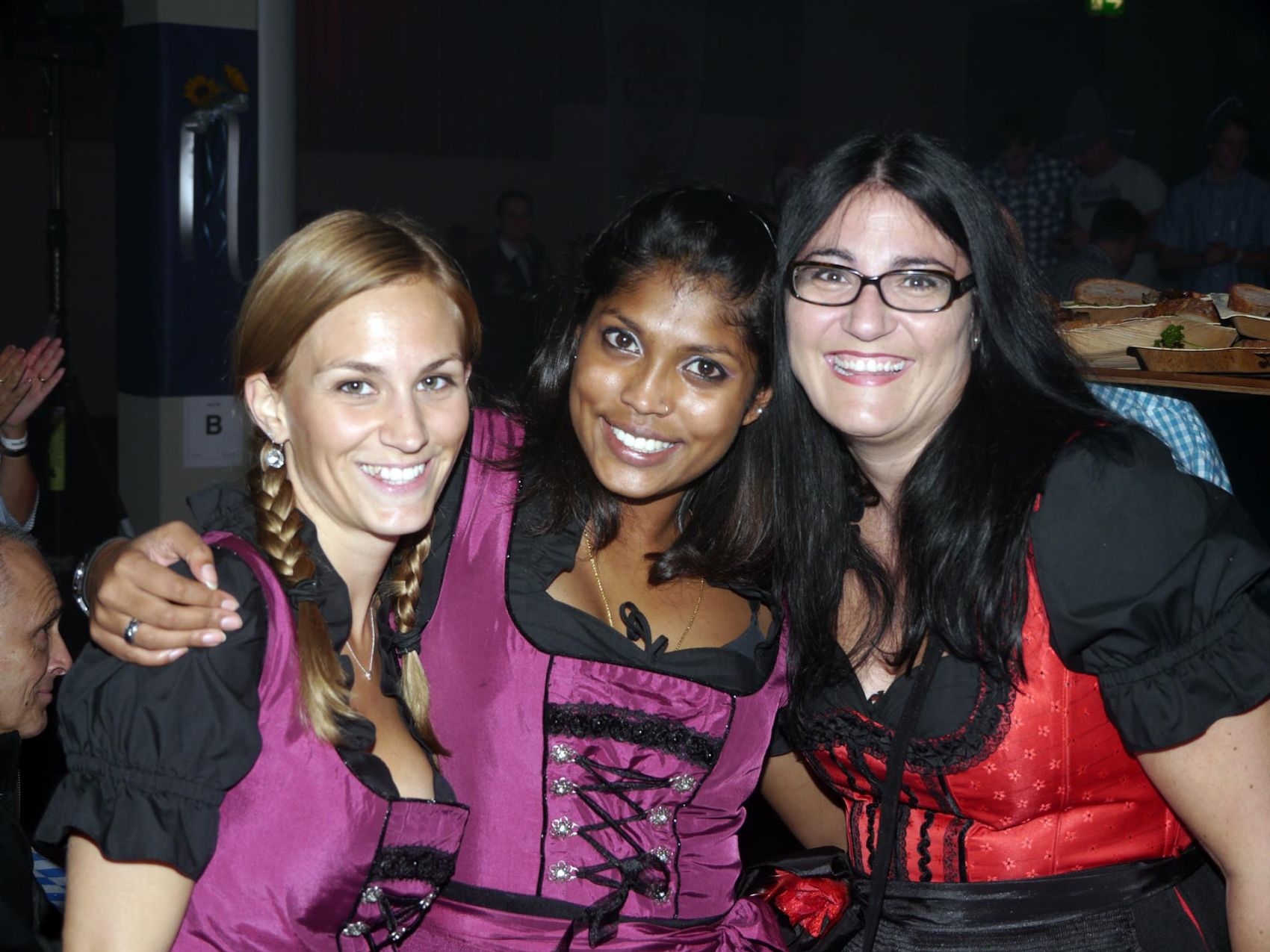 oktoberfest-dirndel-300