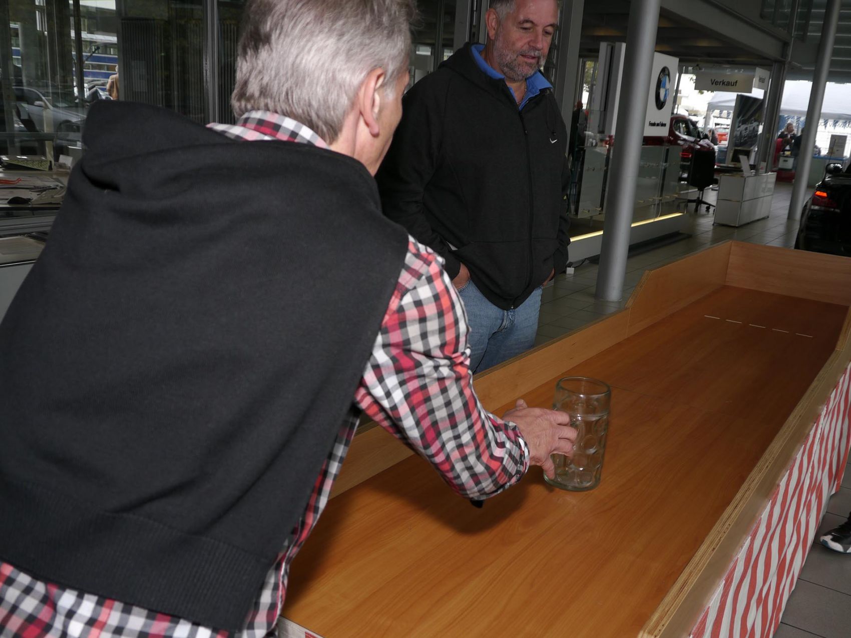 bierkrughschieben-43221