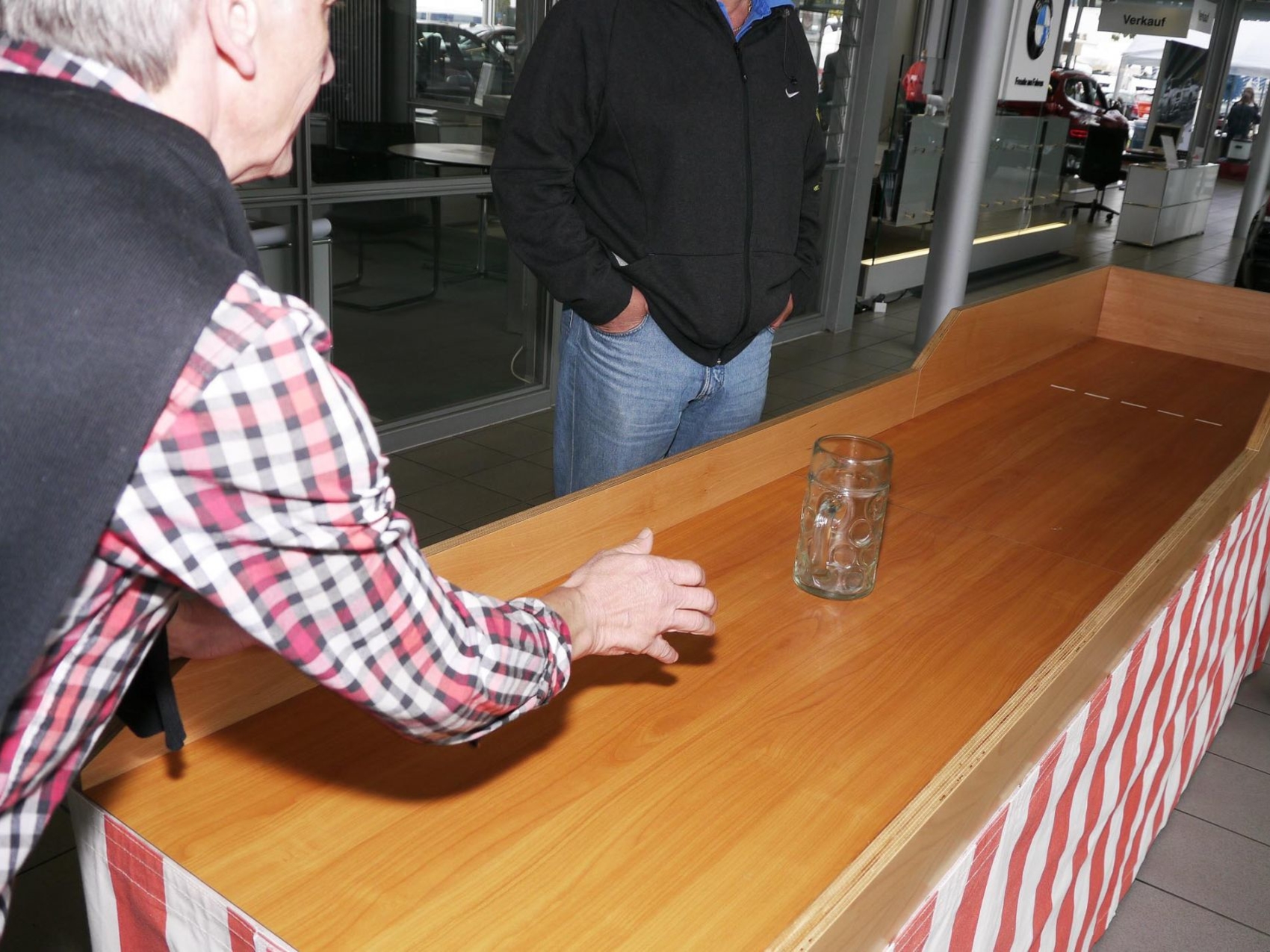 bierkrughschieben-43222