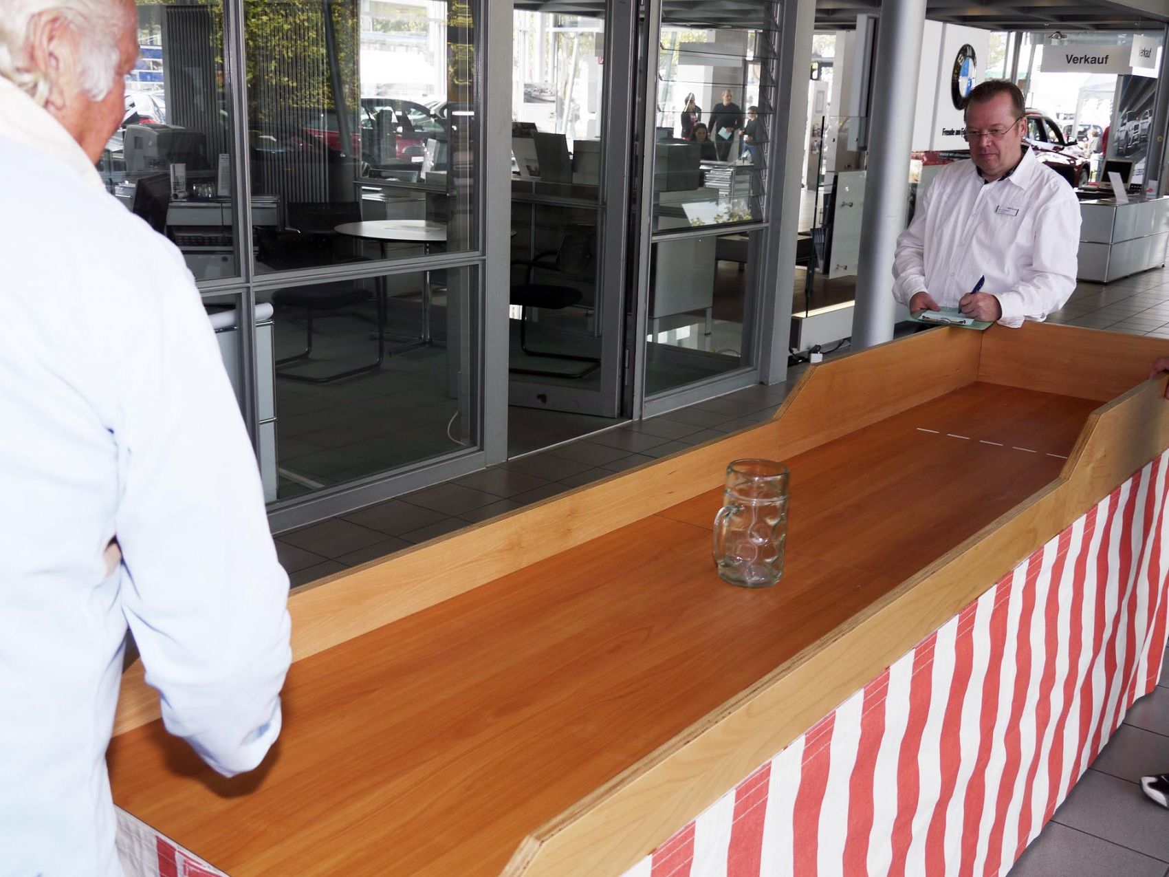 bierkrughschieben-43223