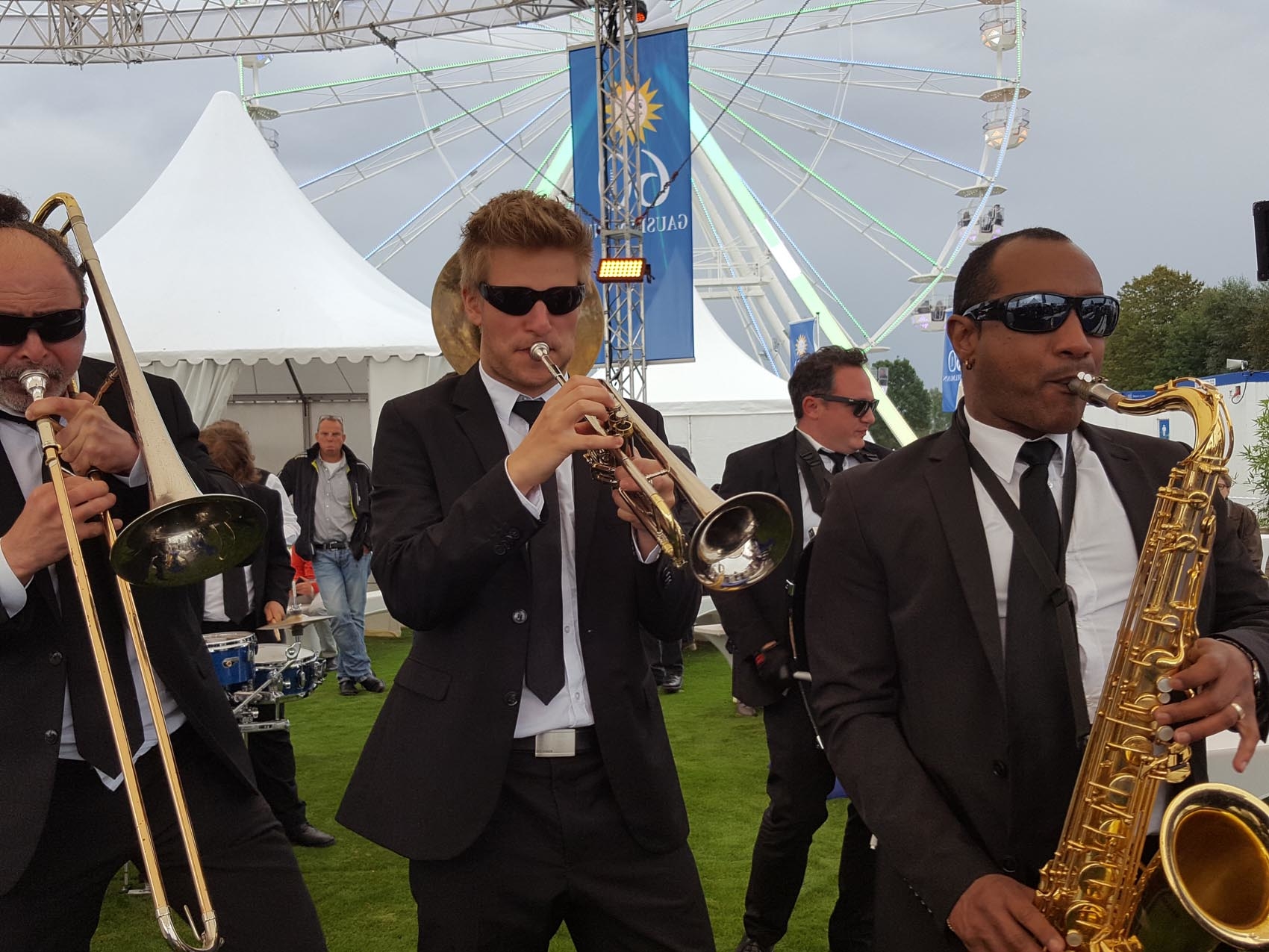 men-in-blech-booking-by-www.eyeconcept.de_002