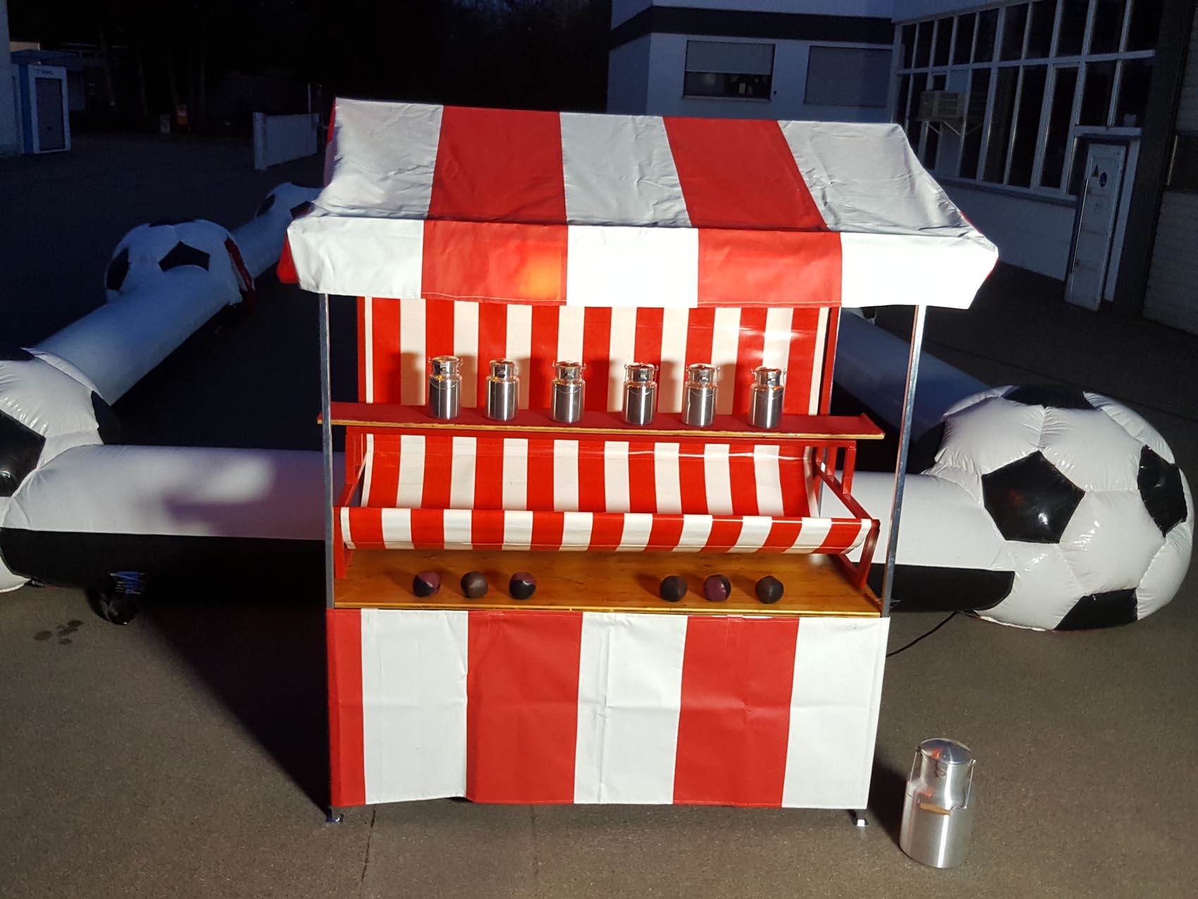 01_milchkannen-werfen-marktstand-www.eyeconcept.de_0001