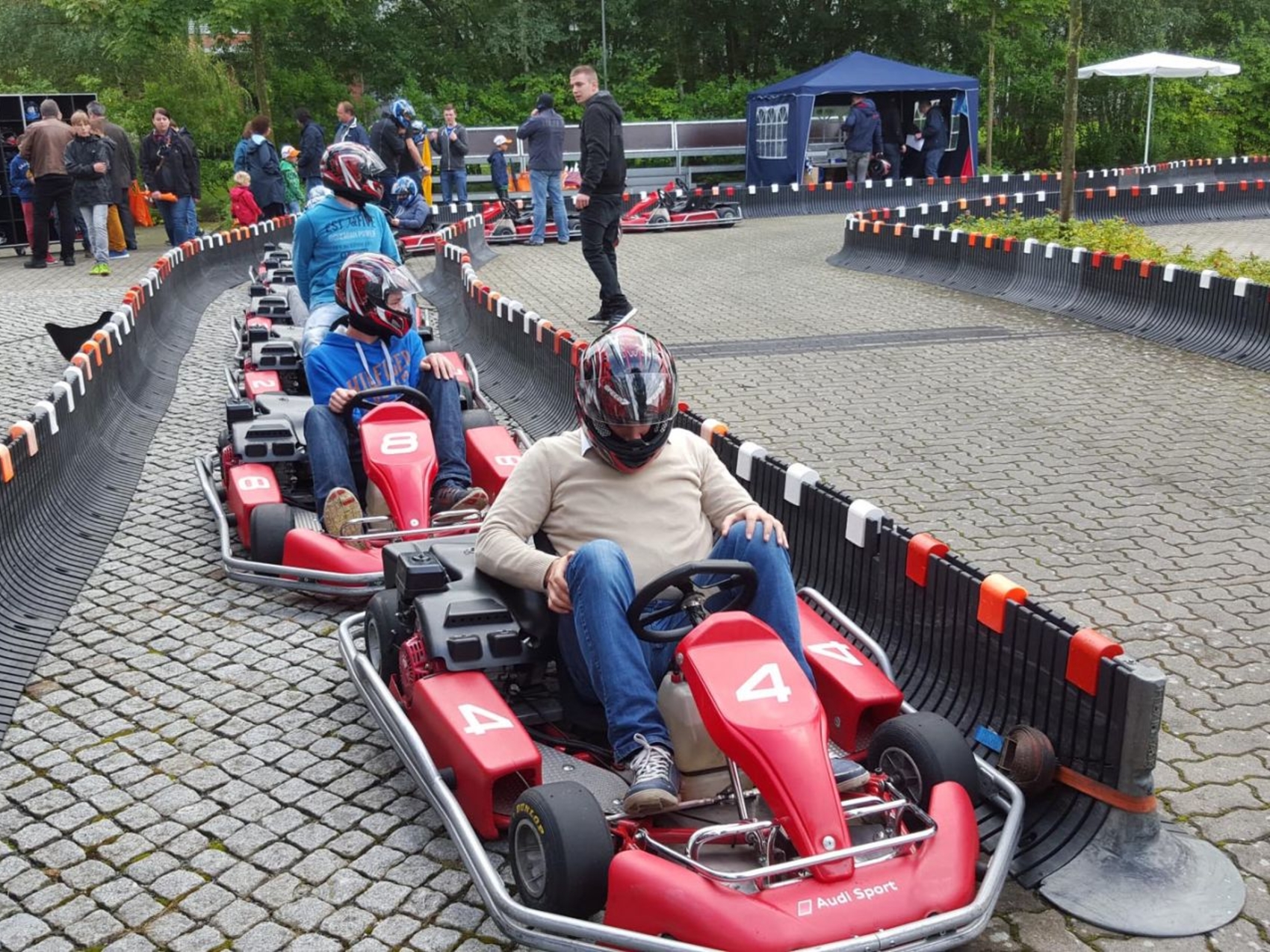 Mobile Kartbahn mit Streckenleitsystem mieten