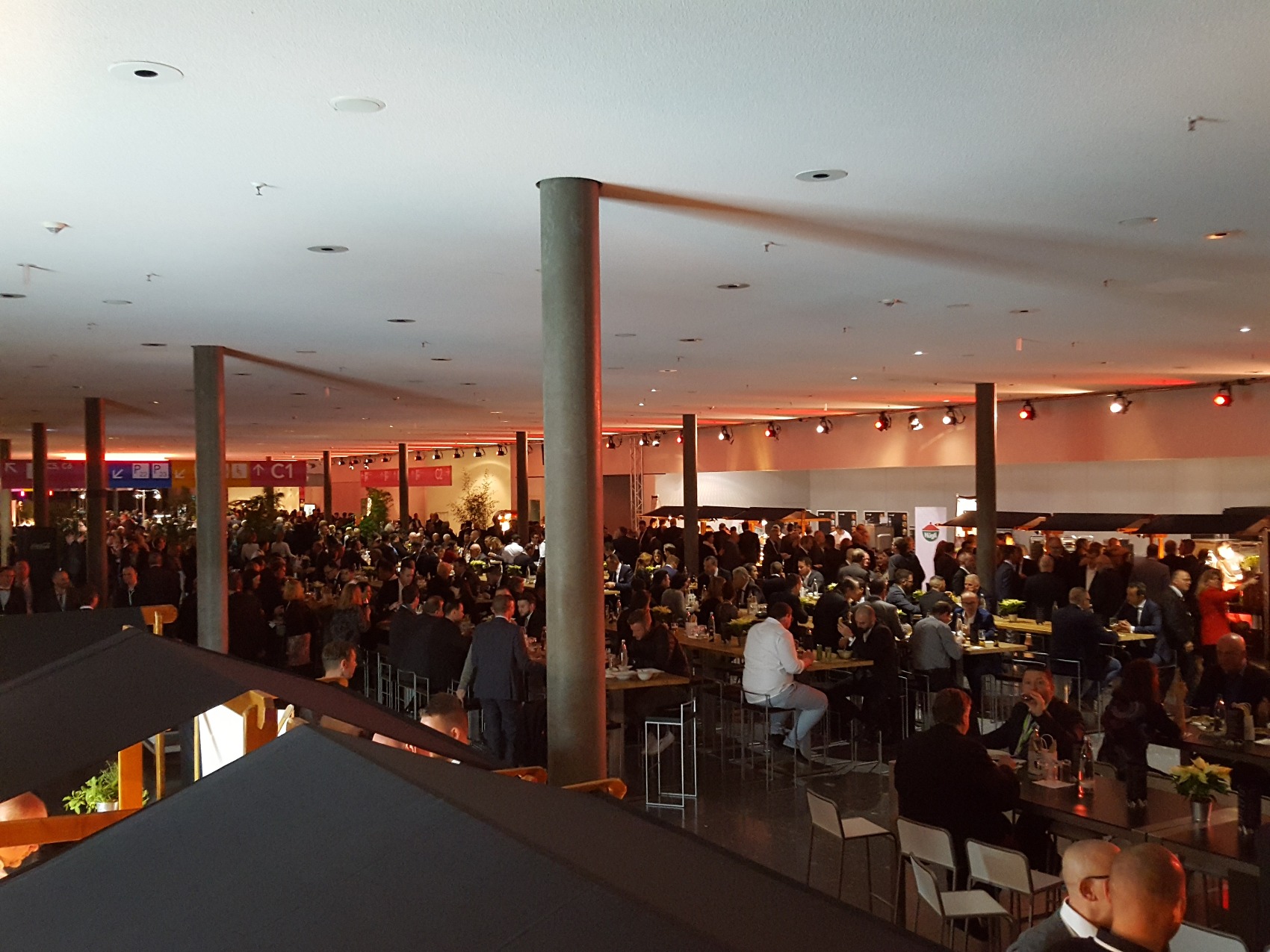 mobiler-weihnachtsmarktweihnachtsfeier-ics-stuttgart