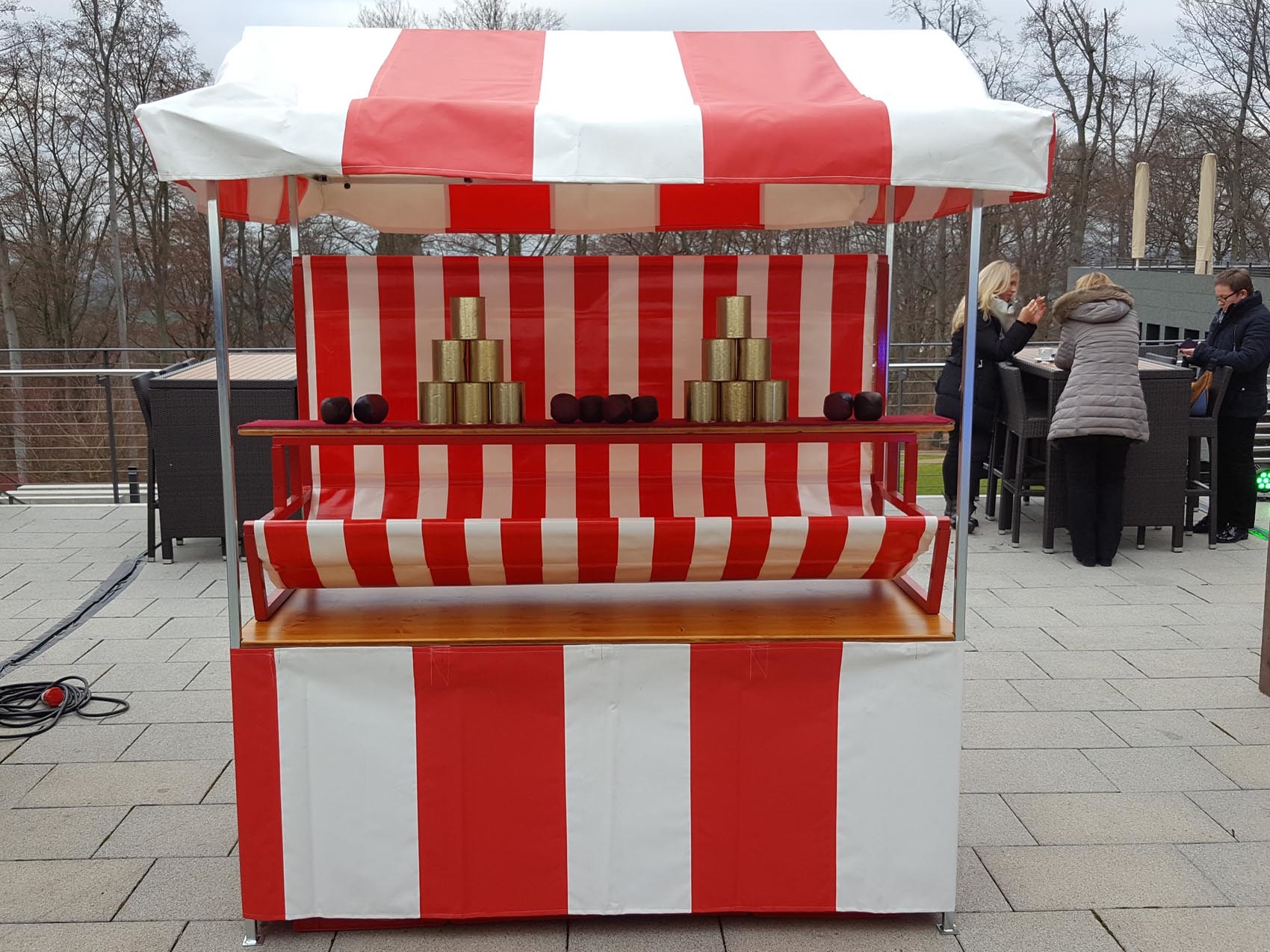 nostalgiestand-dosenwerfen