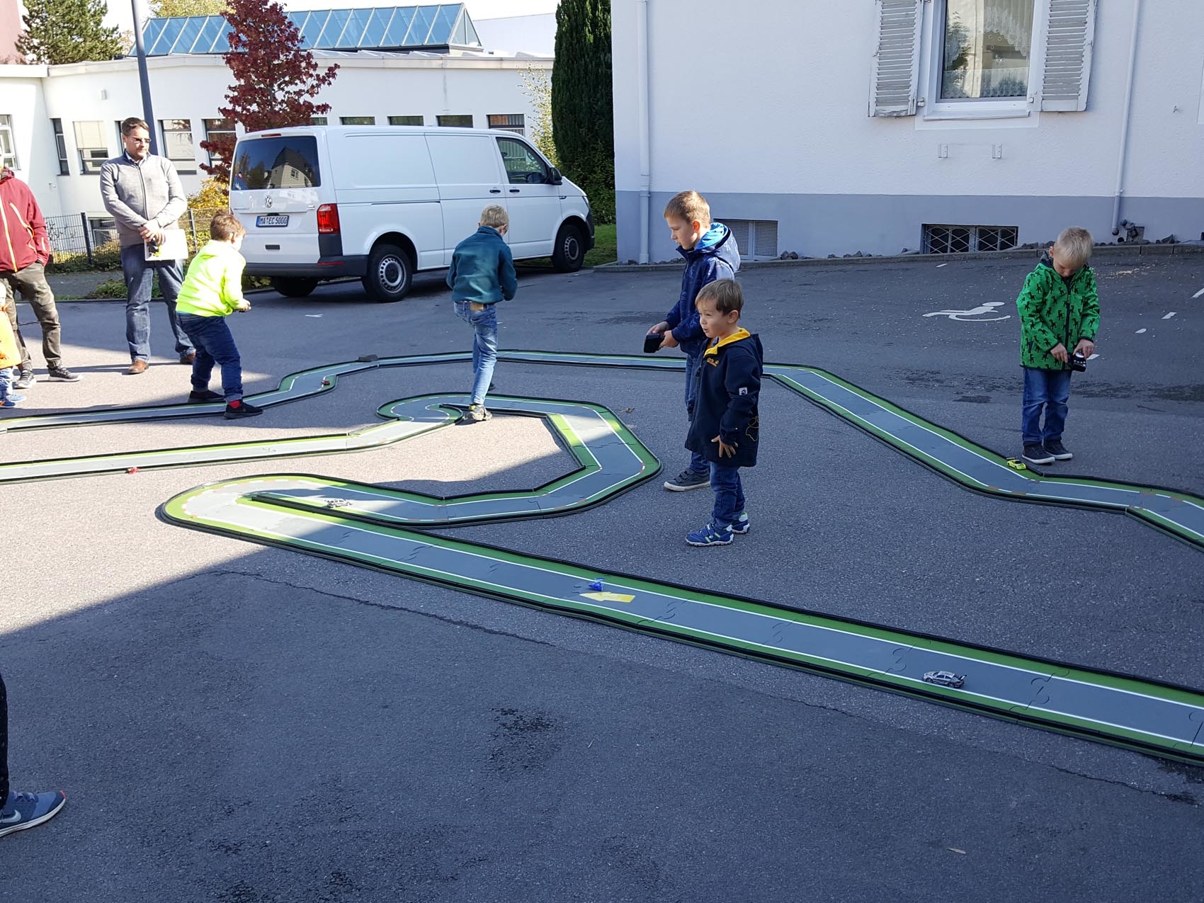 modulare-rennbahn-spurungebunden_www.eyeconcept.de_01