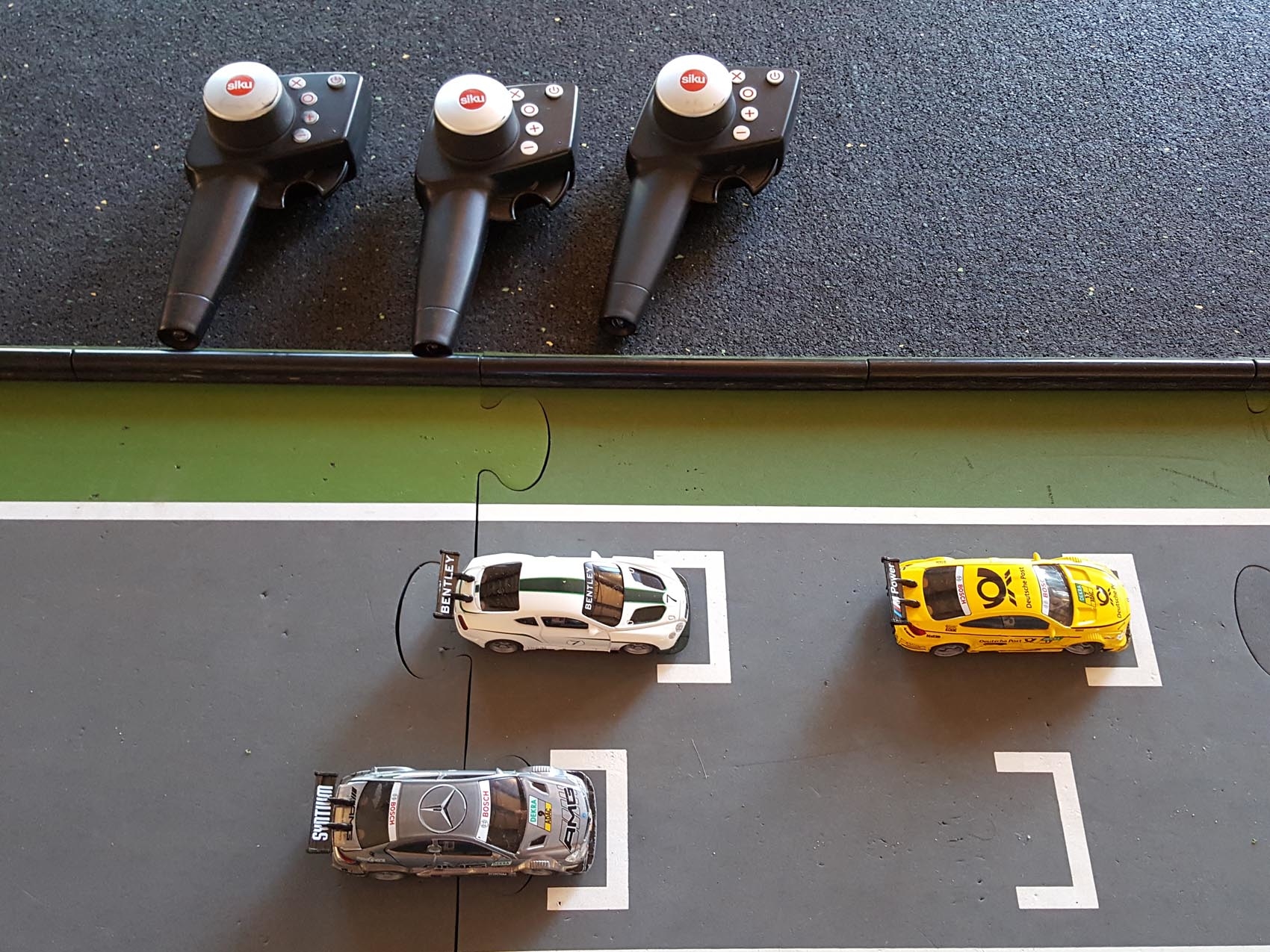 modulare-rennbahn-spurungebunden_www.eyeconcept.de_01b