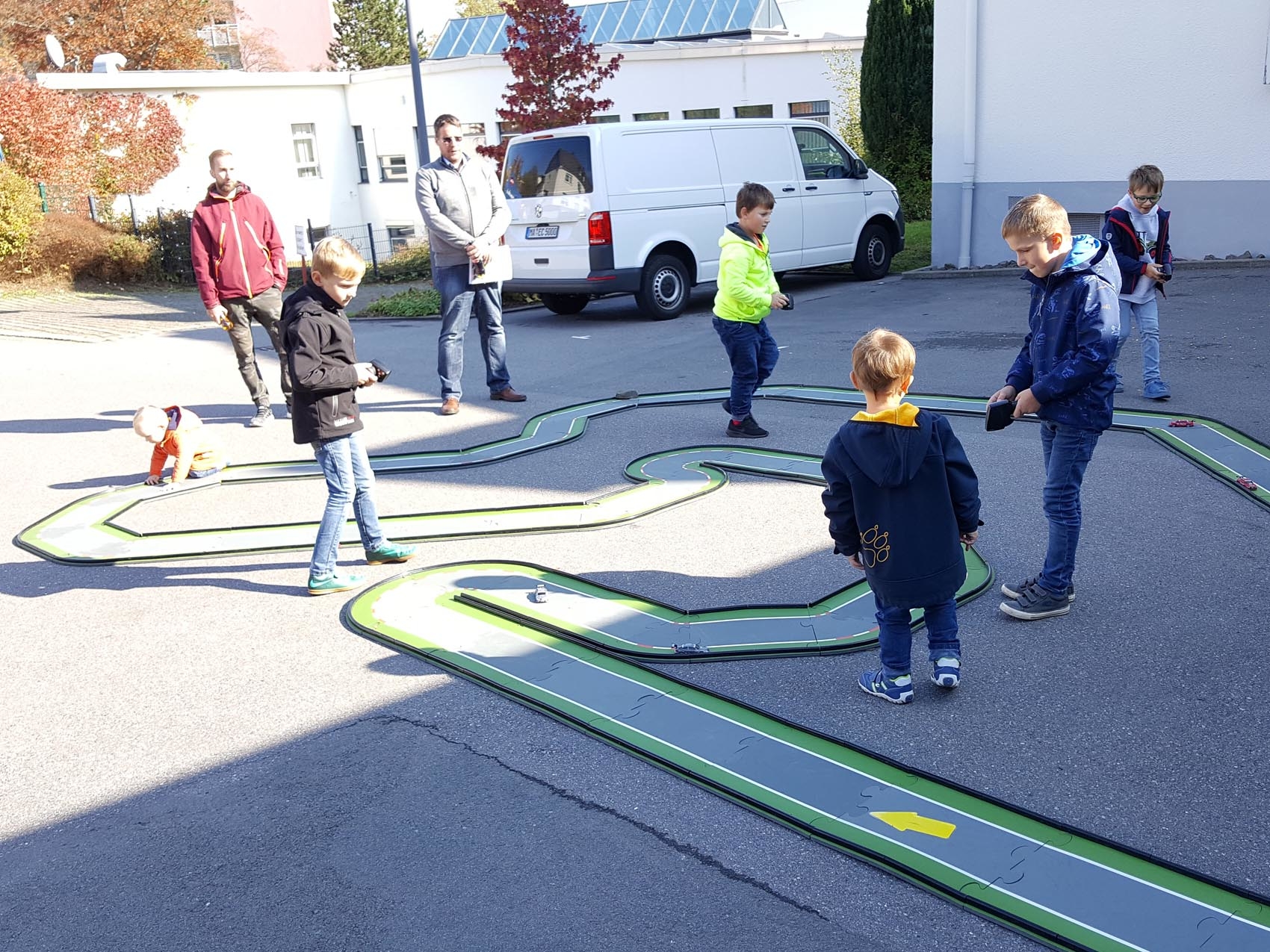 modulare-rennbahn-spurungebunden_www.eyeconcept.de_02