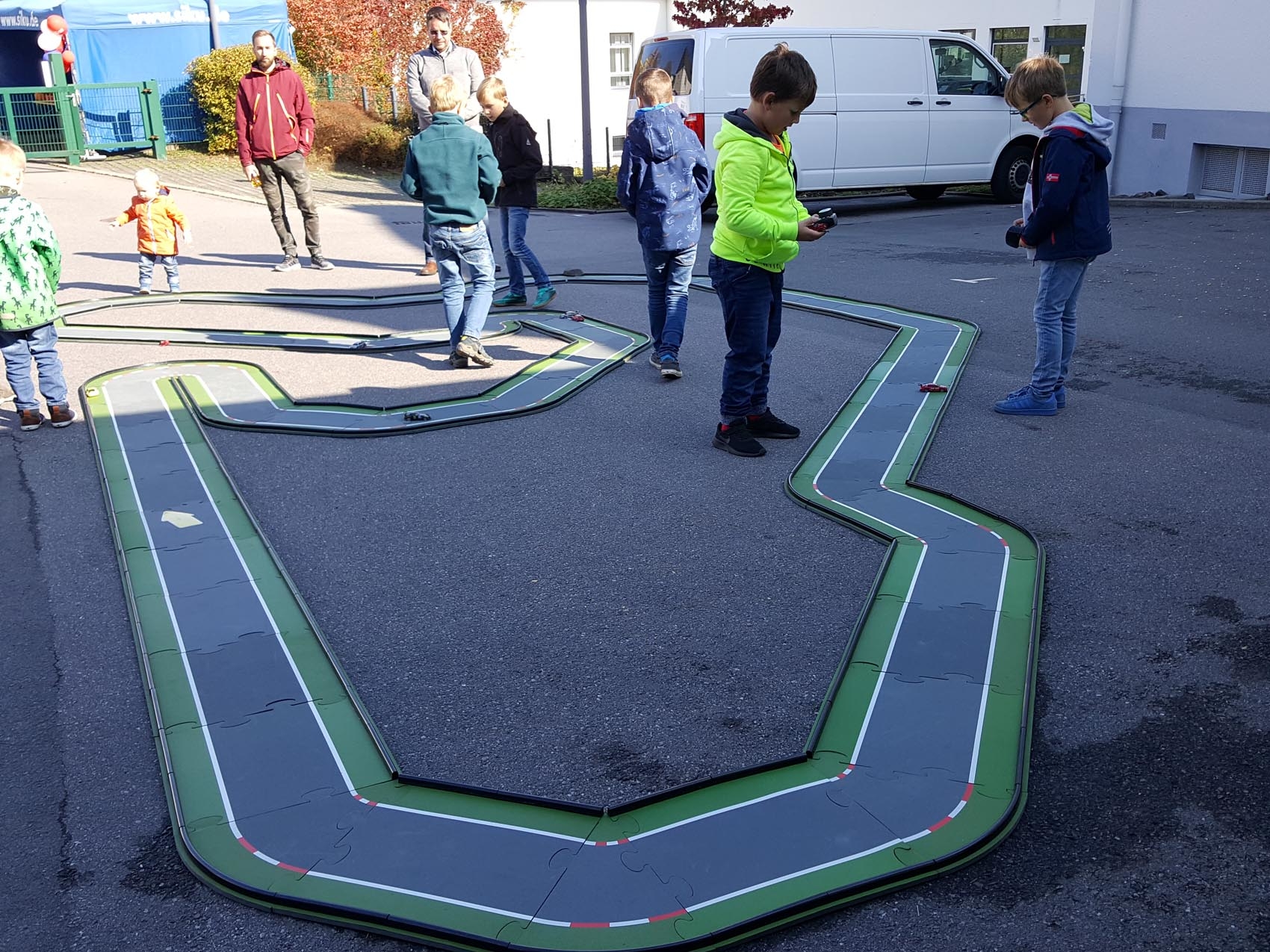 modulare-rennbahn-spurungebunden_www.eyeconcept.de_03-4