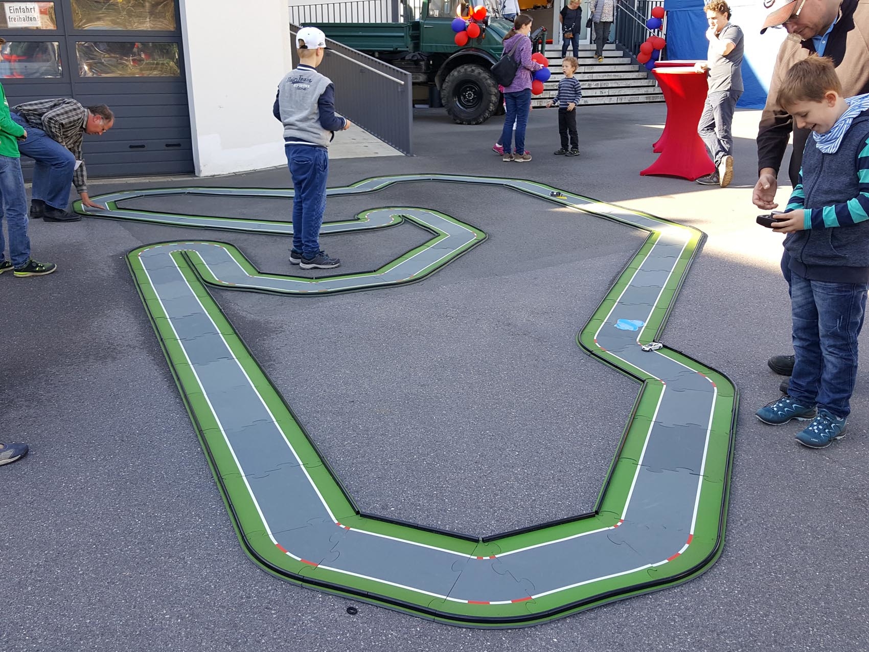 modulare-rennbahn-spurungebunden_www.eyeconcept.de_03-5