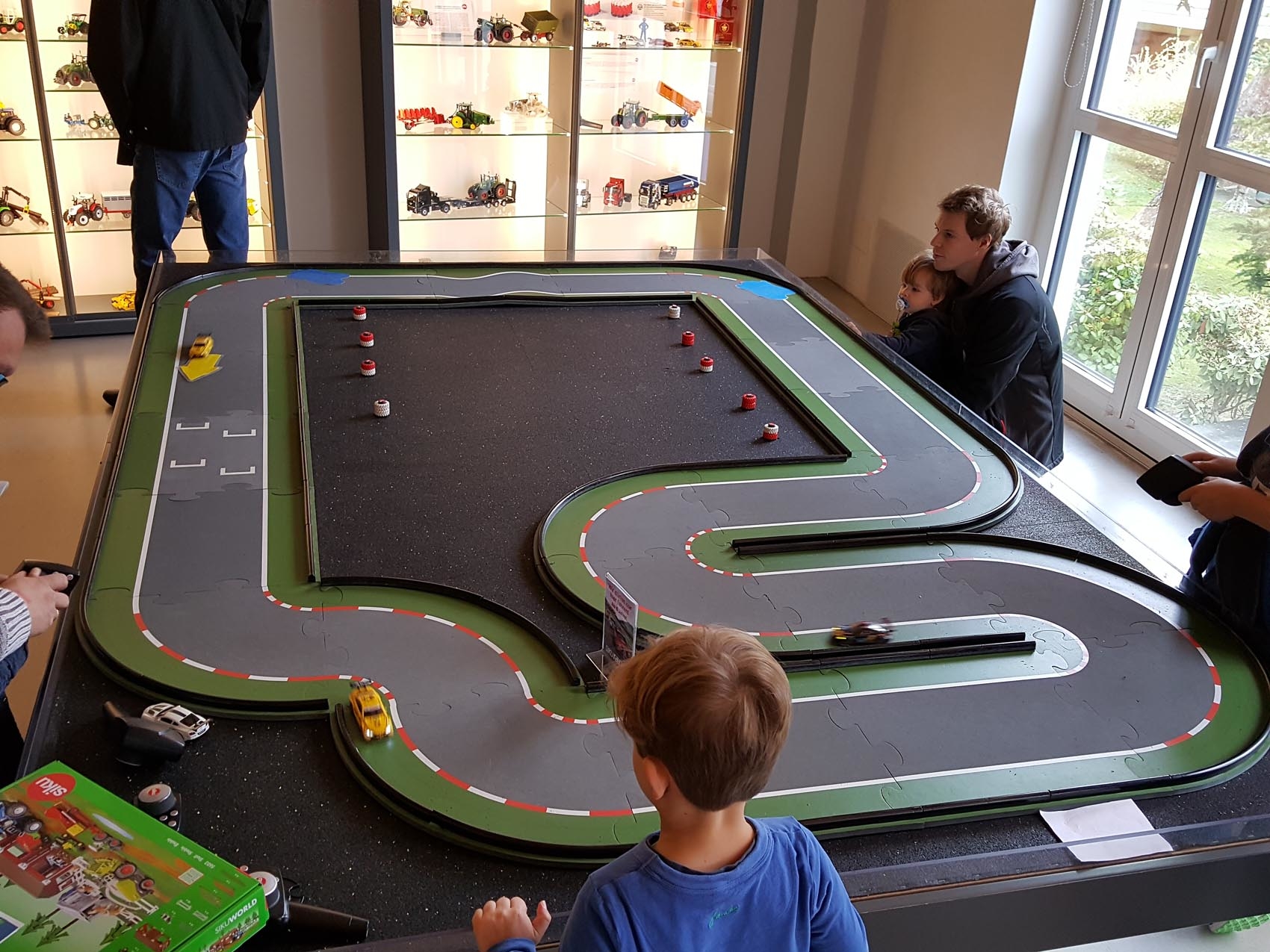 modulare-rennbahn-spurungebunden_www.eyeconcept.de_06