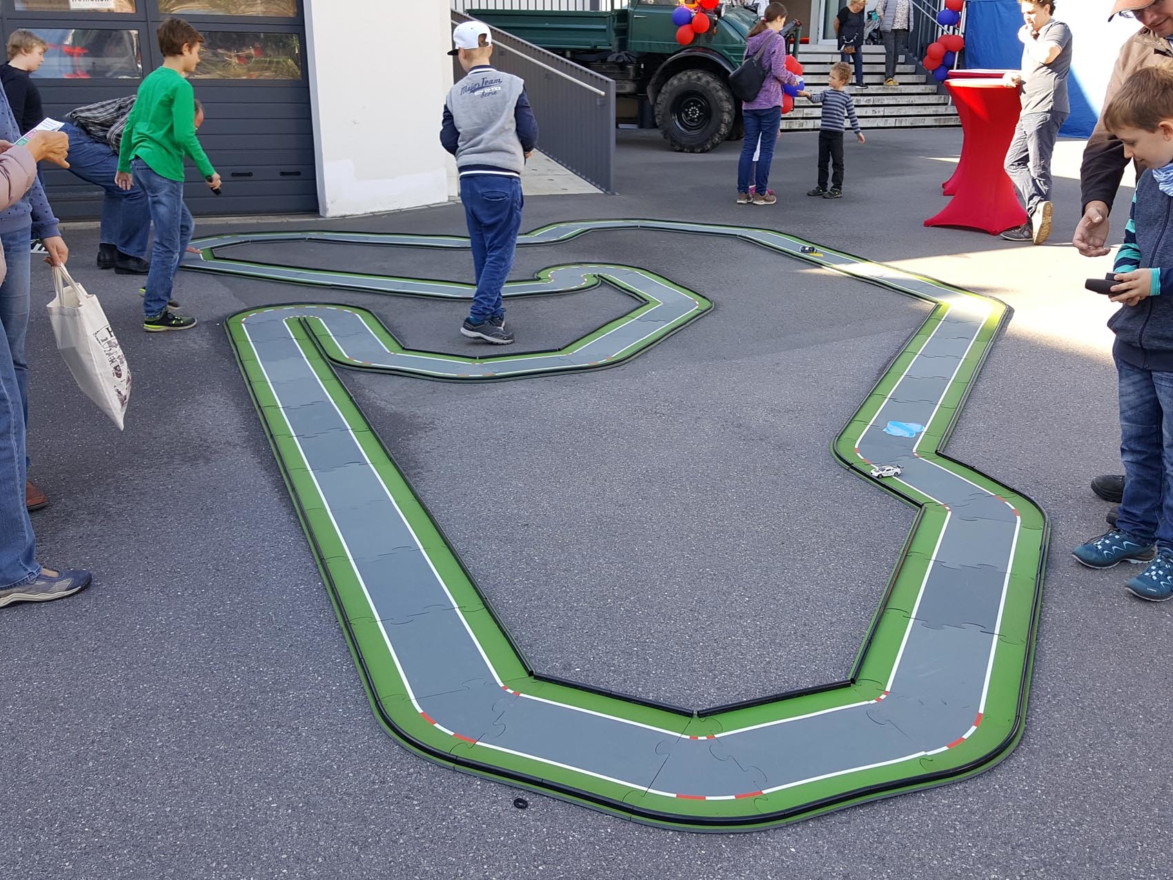 modulare-rennbahn-spurungebunden_www.eyeconcept.de_07
