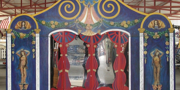 Nostalgie Eingangsfassade "Tivoli" mieten