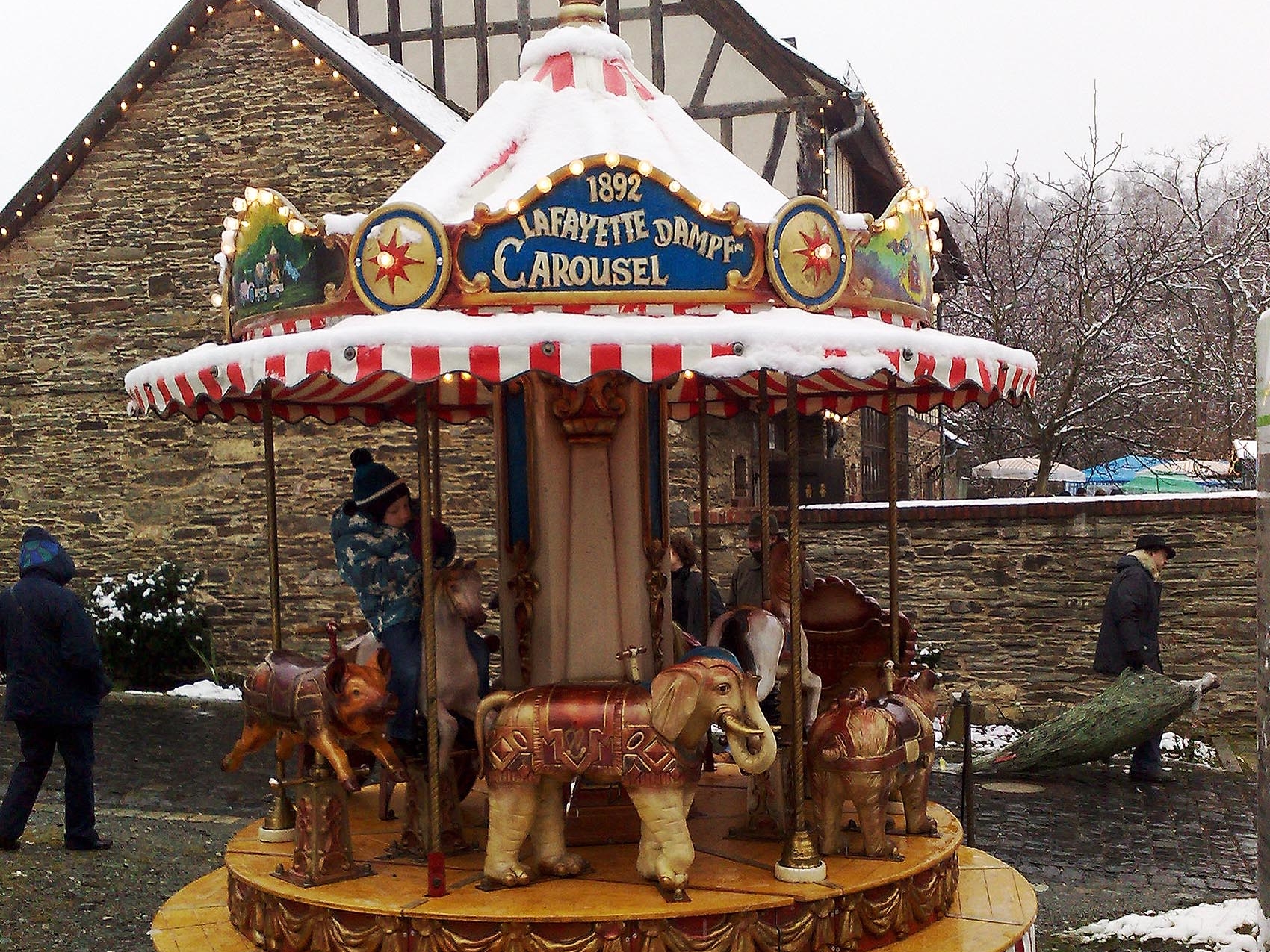 Karussell-Lafayette-10pl_www.eyeconcept.de_003