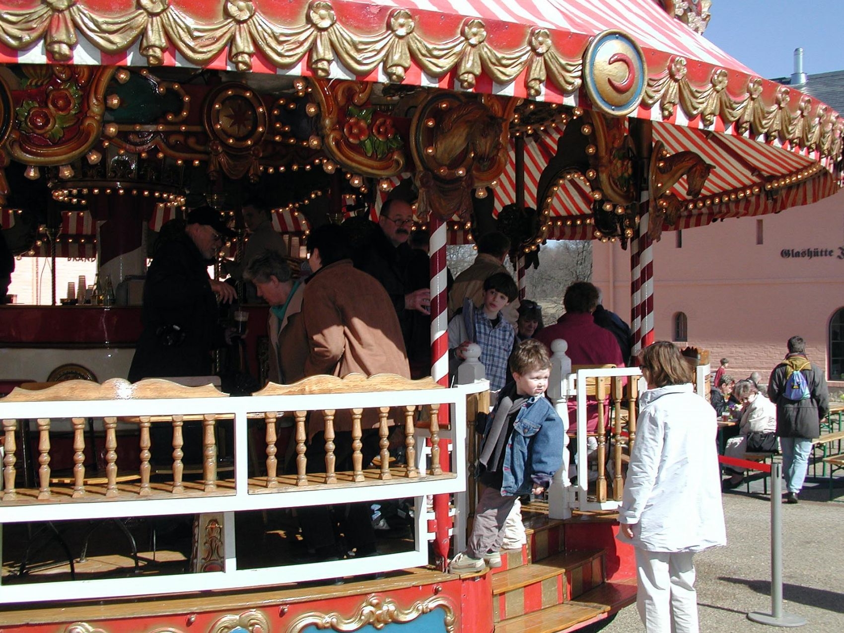 nostalgie-drehbare-karussellbar-motorgesteuert-11m-200033