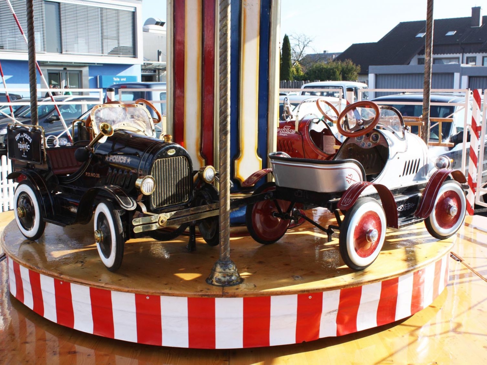 nostalgie-karussell-4-oldtimer-autos-30003