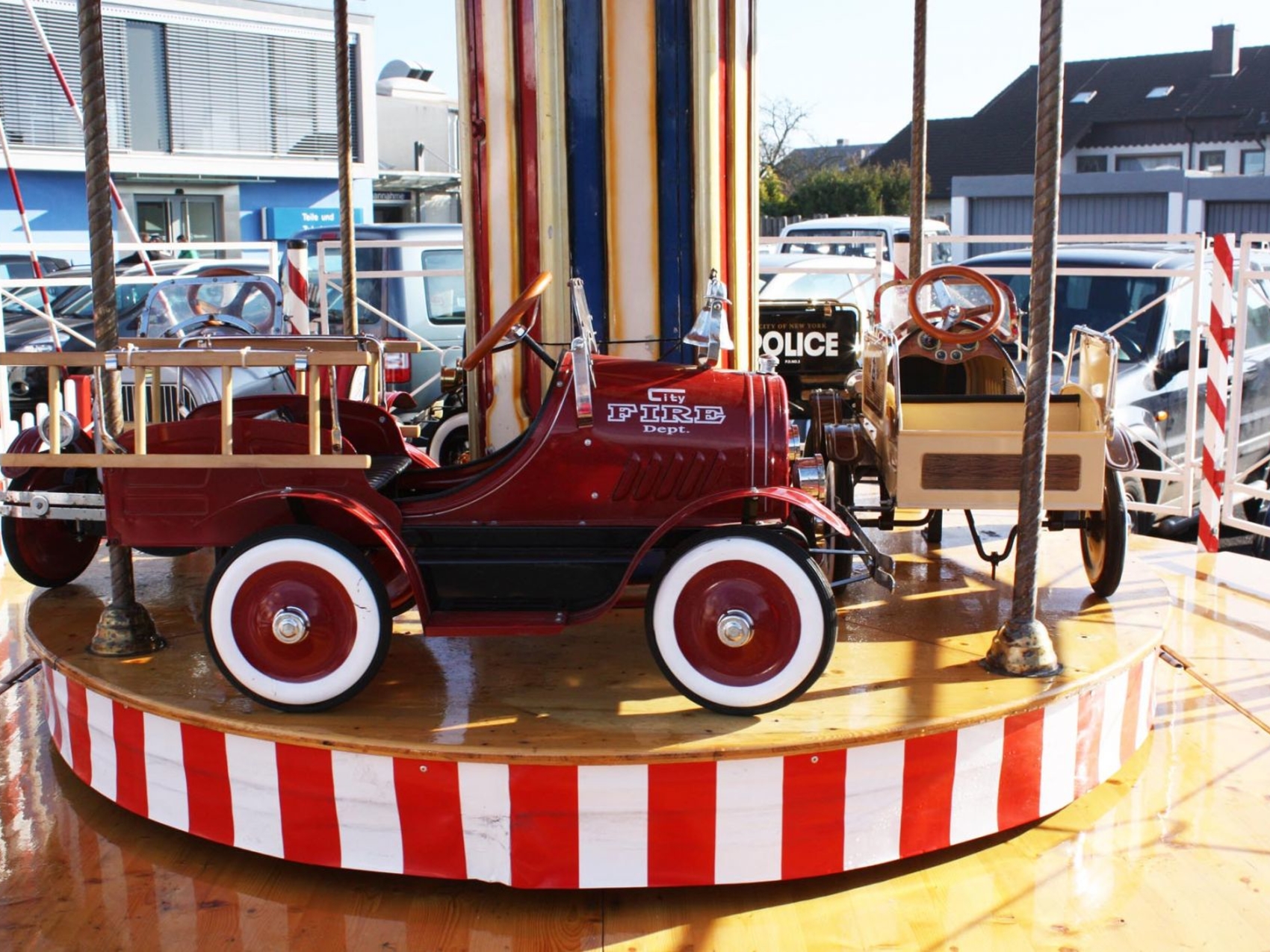 nostalgie-karussell-4-oldtimer-autos-30006