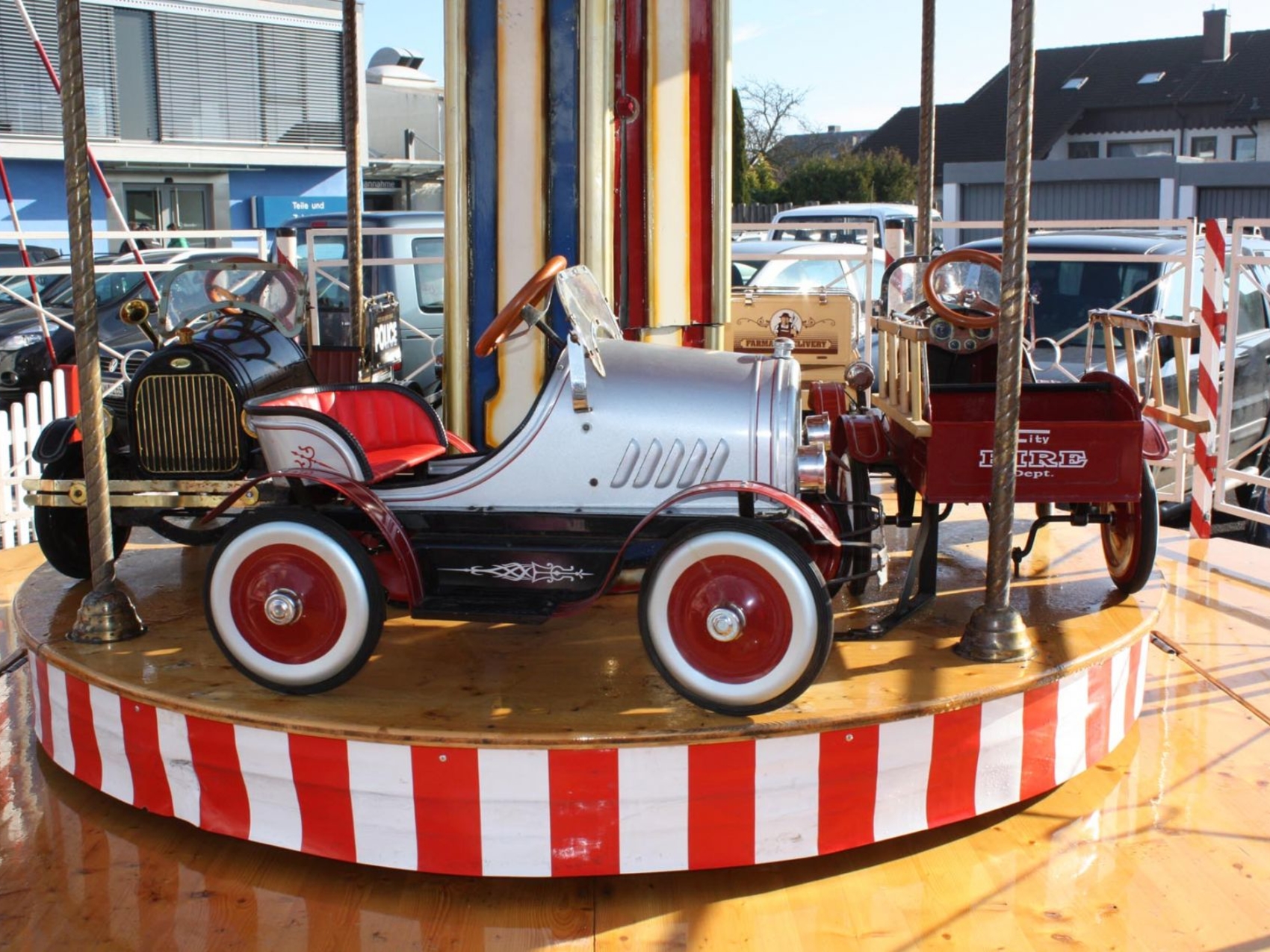 nostalgie-karussell-4-oldtimer-autos-30007