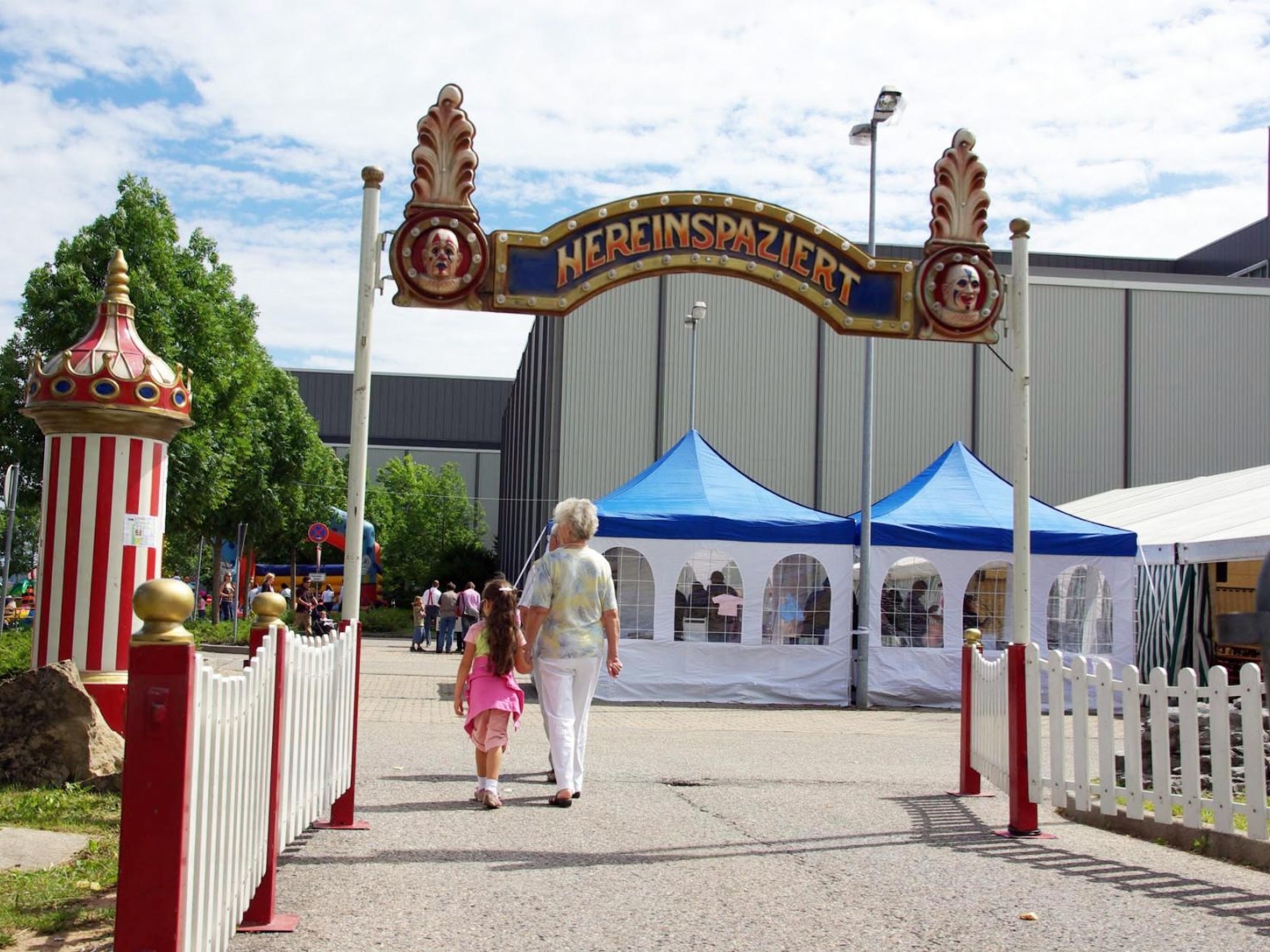 eingangsbogen-hereinspaziert-01