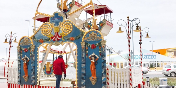 Nostalgie Riesenrad mieten - Modell weiss-blaue Wolkenreise