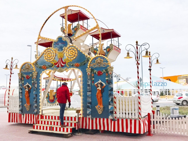 Nostalgie Riesenrad mieten - Modell weiss-blaue Wolkenreise