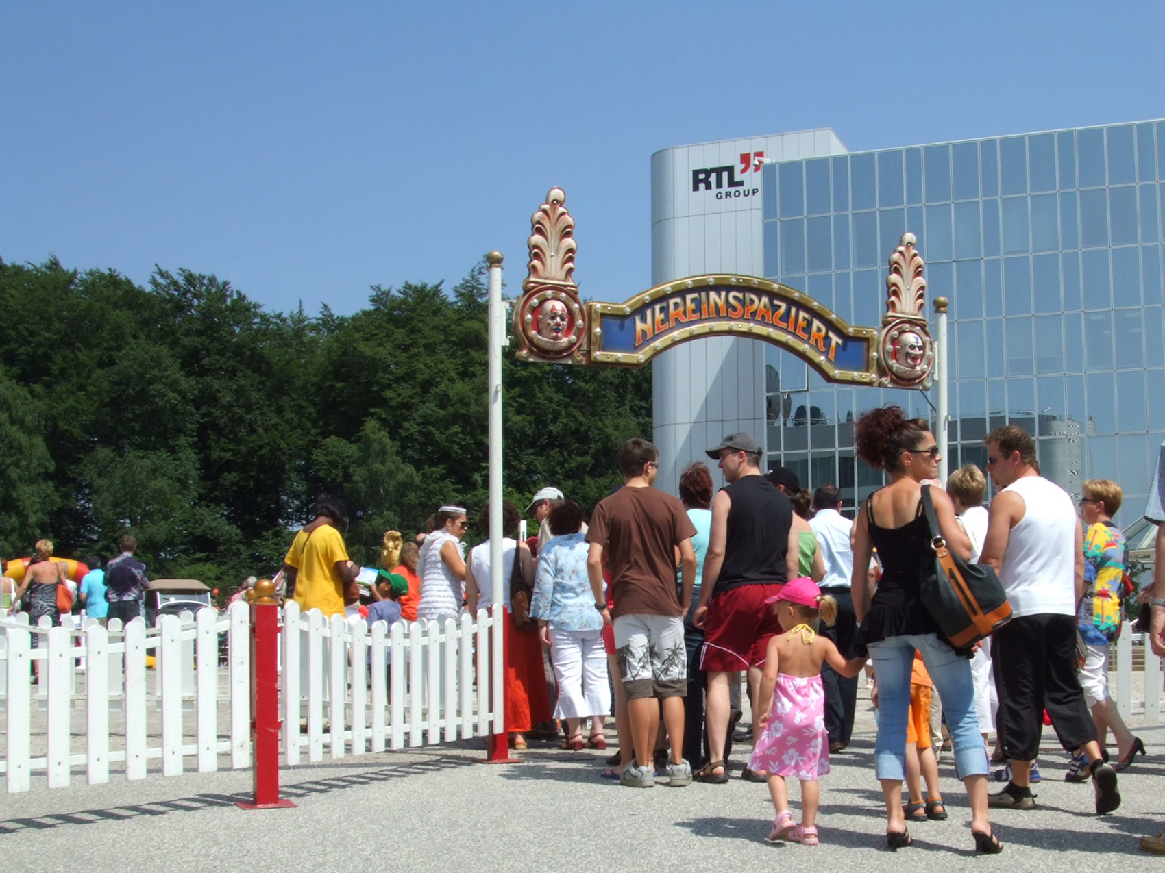 011_nostalgie-zaunanlage-eingangsbogen_02