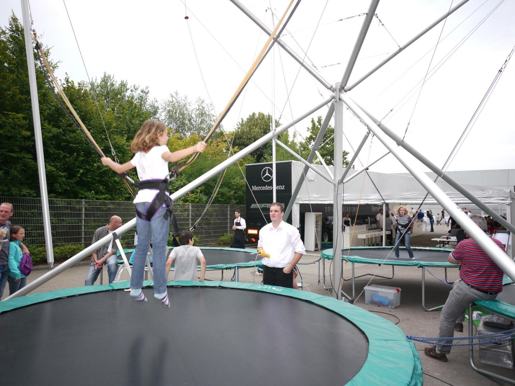 4er-jump-and-fly-bungee-trampolin-009