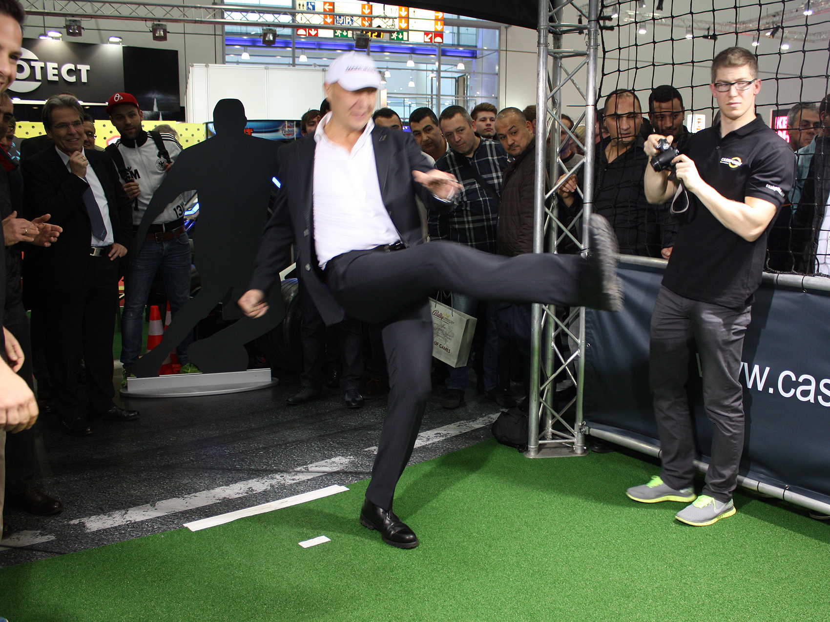 Axel-Schulz-am-fussballsimulator_004