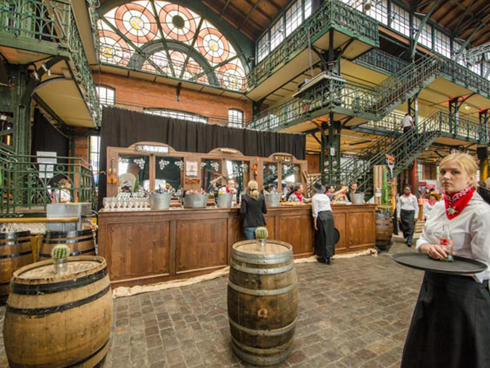 saloonbar_spiegelvitrine_www.eyeconcept.de_13