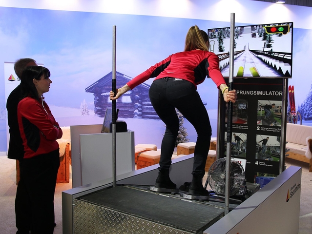 Skisprungsimulator mit interaktiv bewegtem Sprungtisch mieten