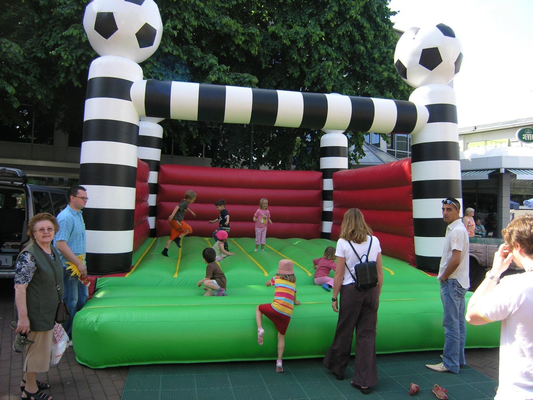 stadion-huepfburg-www-eyeconcept-de-002