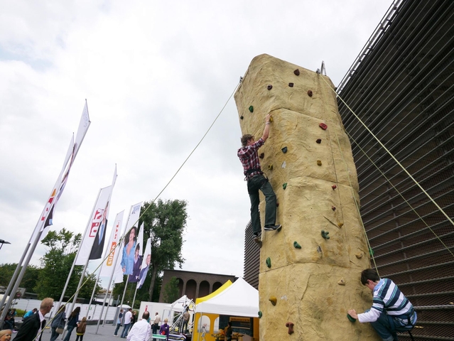 The Rock Kletterfelsen (4 Seiten bekletterbar) mieten