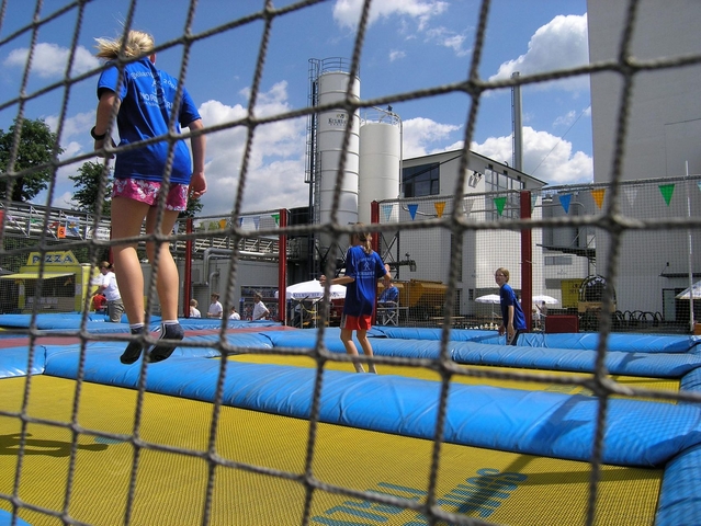 Trampolinanlage mit 6 Sprungfeldern mieten