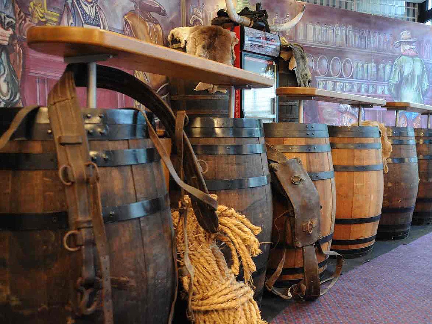 trapperbar-faesser-wanddeko_www.eyeconcept.de__02