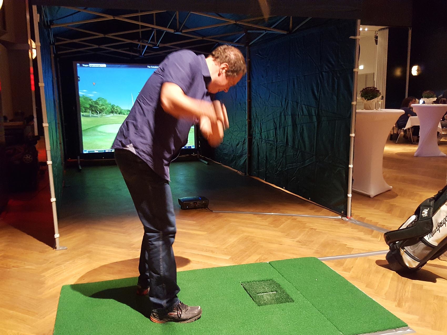 virtual-golfsimulator-beamer-leinwand-golfzelt_0033