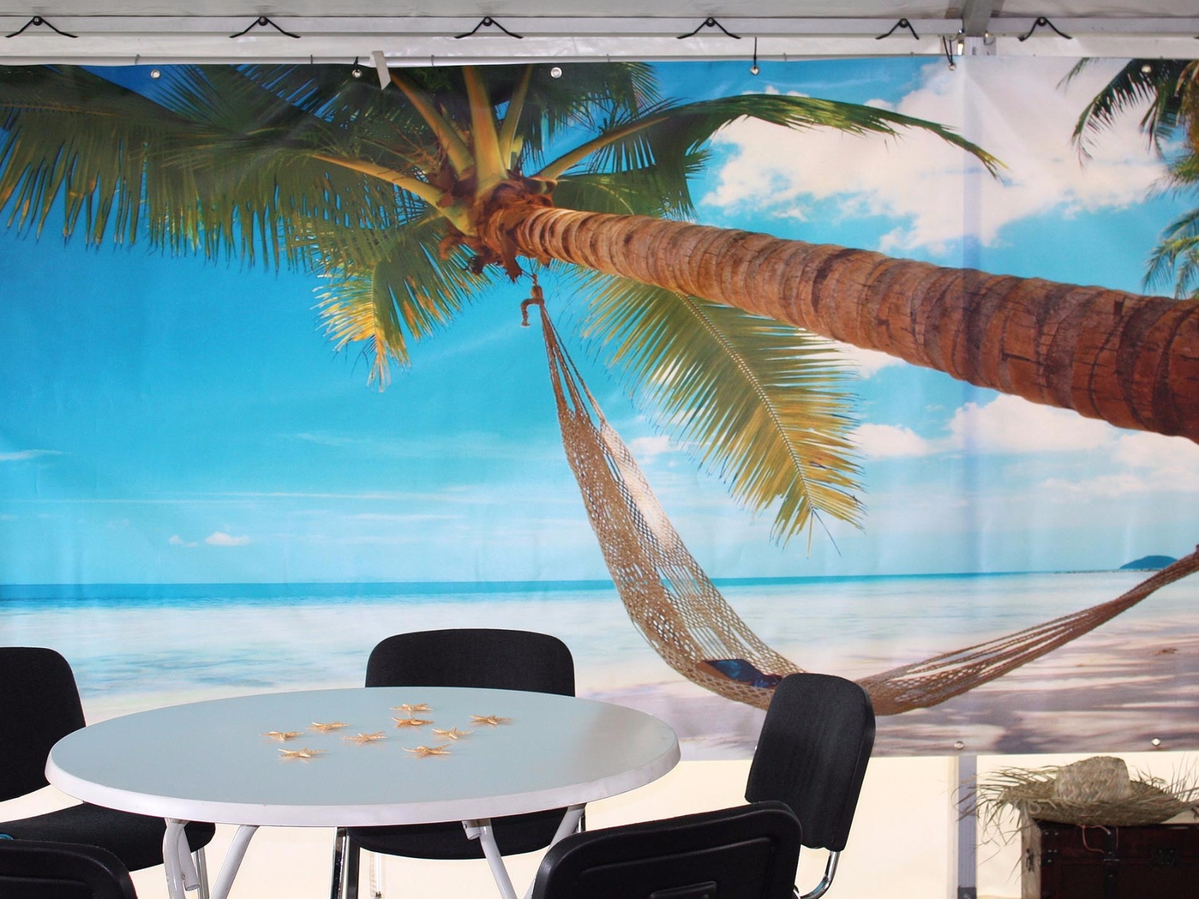 beachparty-dekovorhang-Haengematte-blau_www.eyeconcept.de