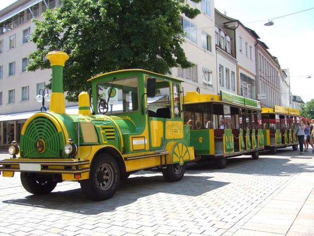 Wegebahn mieten - City Bahn / Wegebahn mit Straßenzulassung, 56 Plätze, grün/gelb (optional als Elektro-Wegebahn)