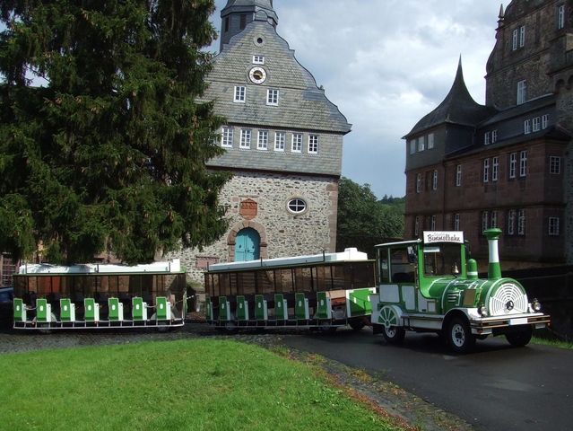 Jumbo City Bahn Wegebahn mit 56 Sitzplätzen grün/weiß mieten