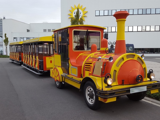 Jumbo City Bahn Wegebahn mit Straßenzulassung mieten (Bimmelbahn mit 56 Sitzplätze rot/gelb)