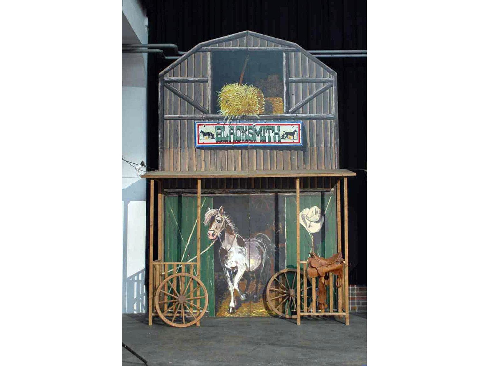 06-westernhaus-kulisse-stable__www.eyeconcept.de__004