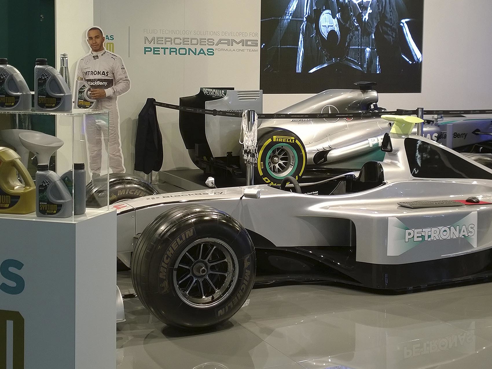 30-formel-1-simulator-silber_petronas_www.eyeconcept.de_20127