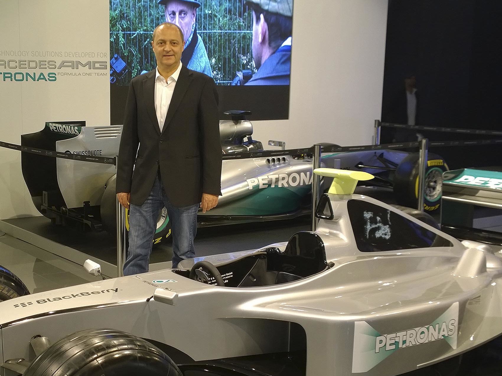 formel-1-simulator-silber_petronas_joerg-edlich_www.eyeconcept.de_20114-Kopie