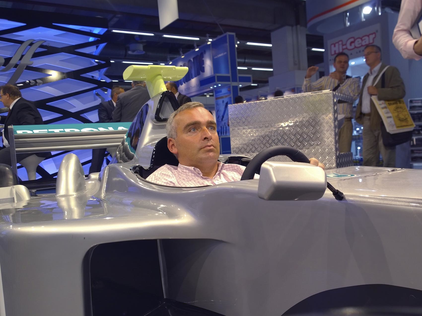 formel-1-simulator-silber_petronas_www.eyeconcept.de_20139