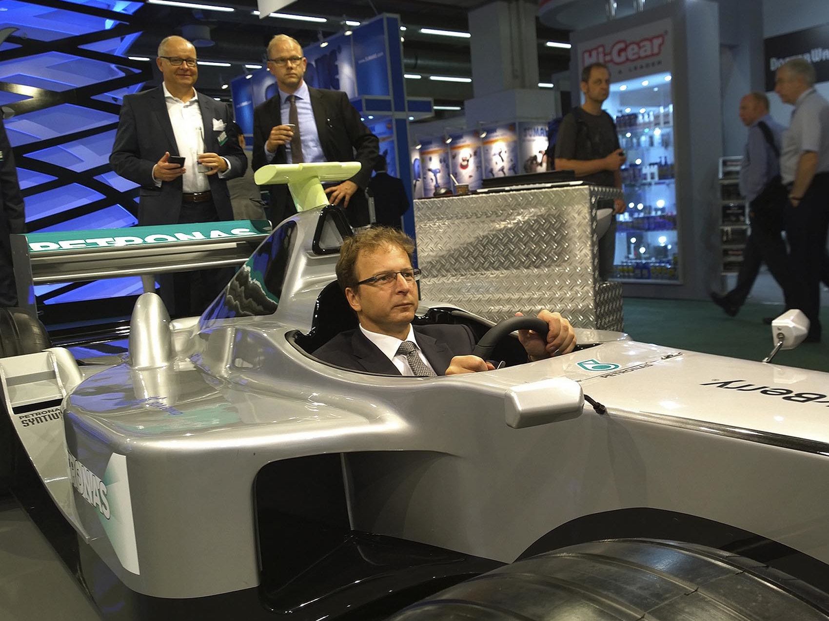 formel-1-simulator-silber_petronas_www.eyeconcept.de_20162