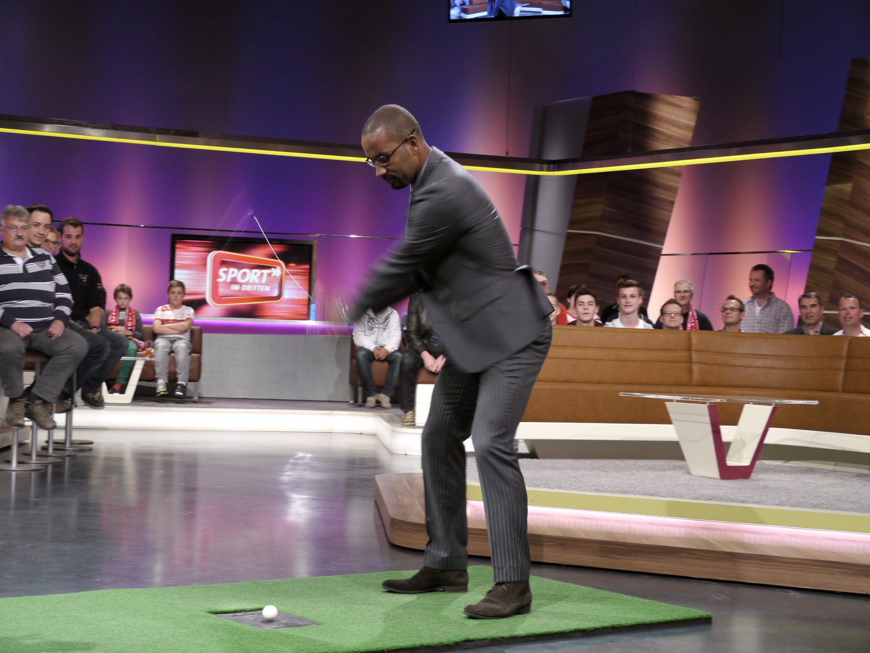 virtual-golfsimulator_swr_sport-im-dritten_www.eyeconcept.de_2014_05_339