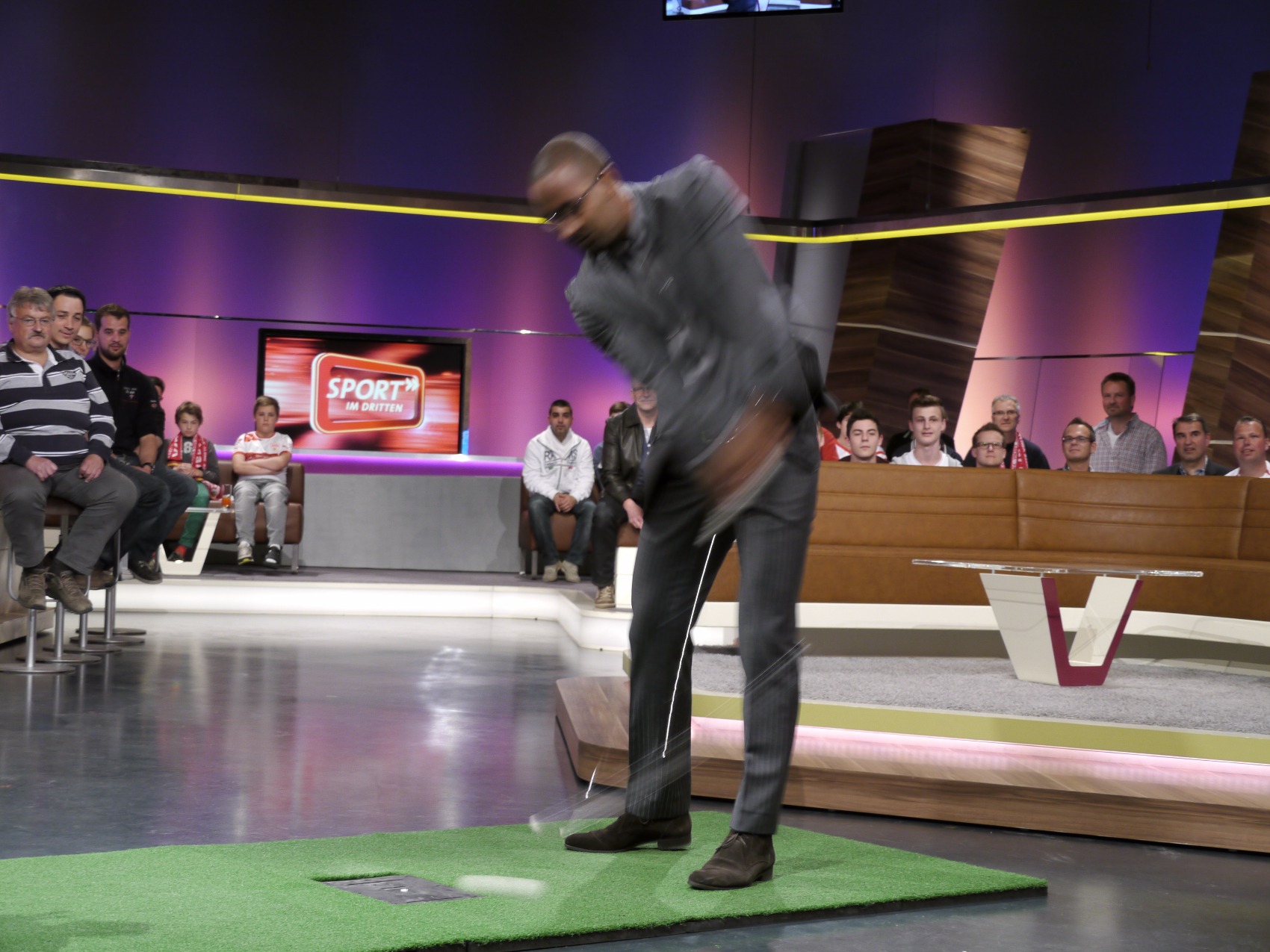 virtual-golfsimulator_swr_sport-im-dritten_www.eyeconcept.de_2014_05_340