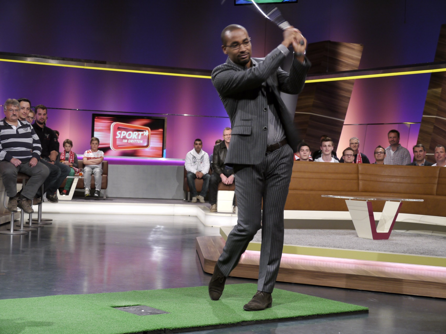 virtual-golfsimulator_swr_sport-im-dritten_www.eyeconcept.de_2014_05_341